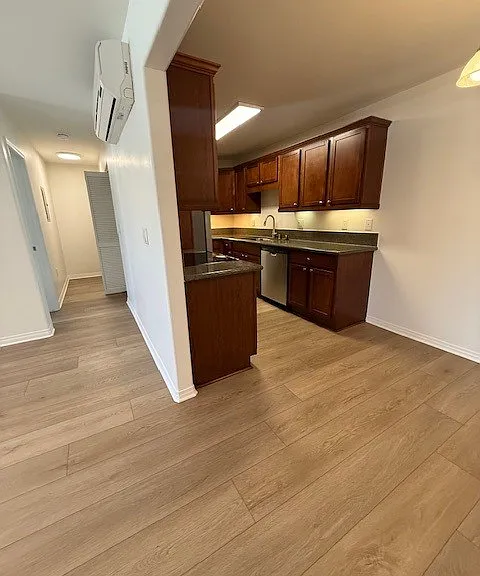 305 E 26th St E — Photo 2