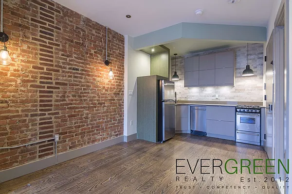 Rented by Evergreen Apartments BK | media 20