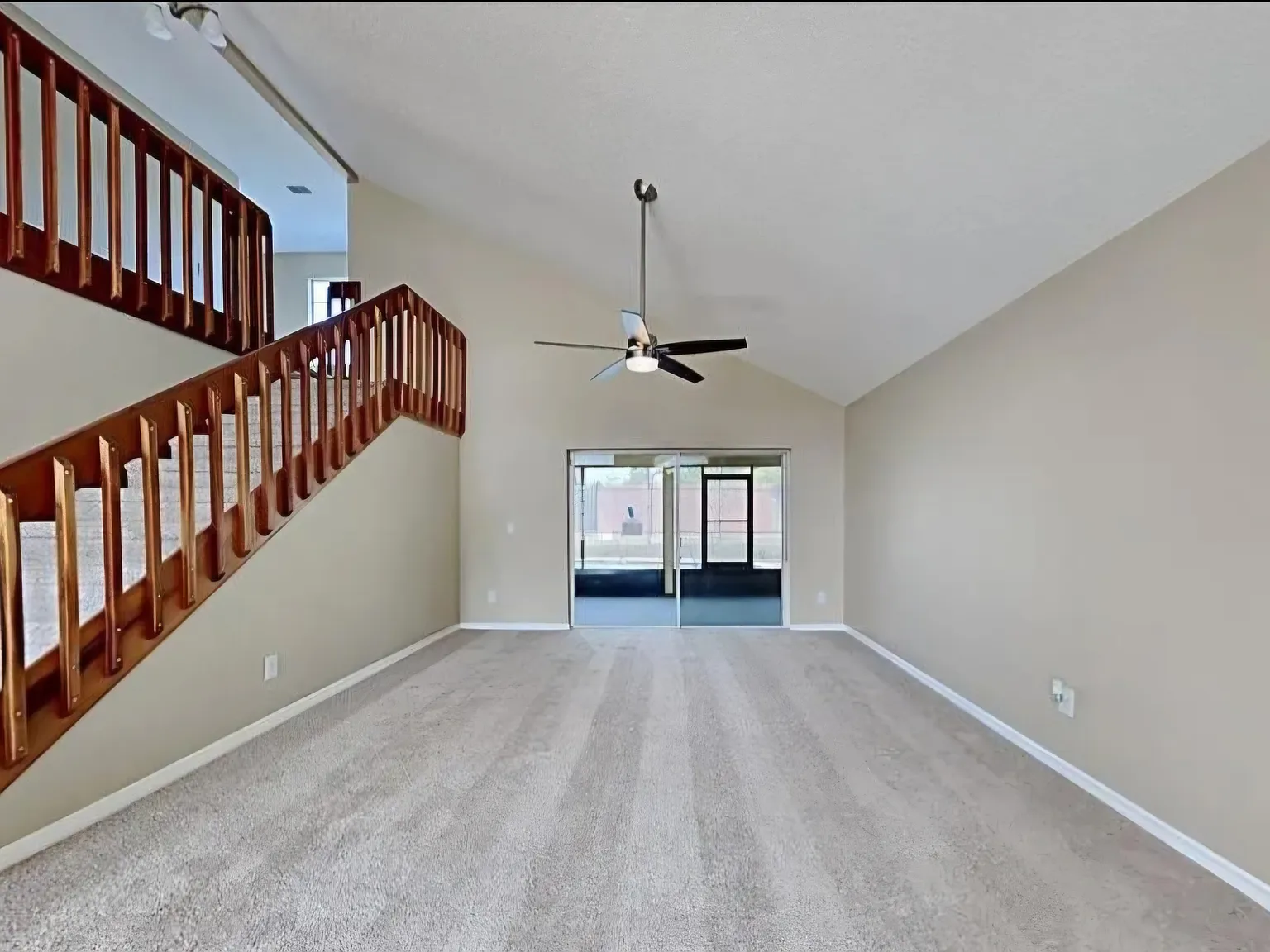 4 bed, 2.5 bath, 2668 sqft, $3,200 — Photo 3