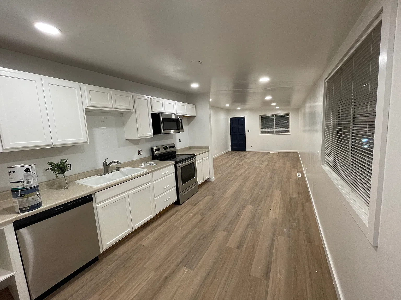 3 bed, 1020 sqft, $2,195 — Photo 3