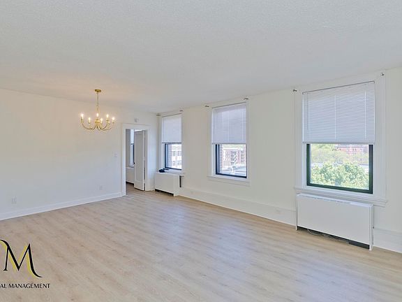 5th image of 140 Chestnut St APT 404