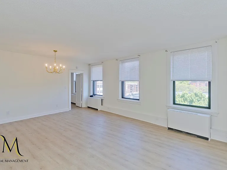 140 Chestnut St — Photo 5
