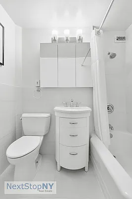 Rented by NextStopNY | media 6