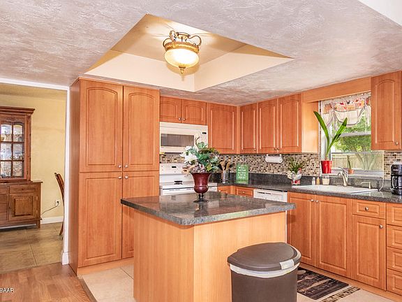 4th image of 169 Leisure Cir