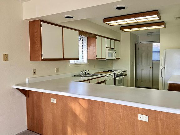 4th image of 350 S Wildwood Dr #8
