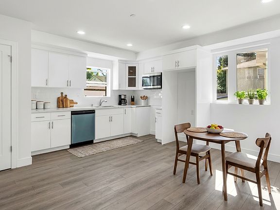 5th image of 1150 W 38th St #B68d0d8b5