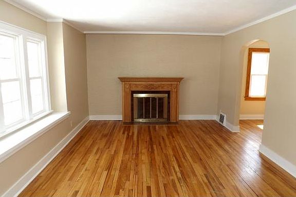 2nd image of 203 N Willis Ave
