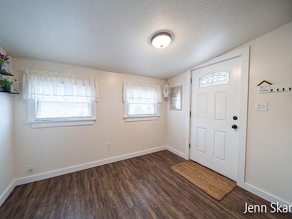 5th image of 16665 Bromley Ave