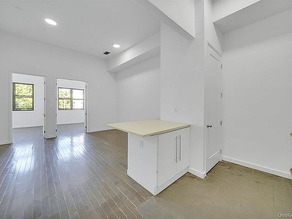 5th image of 1106 Halsey St