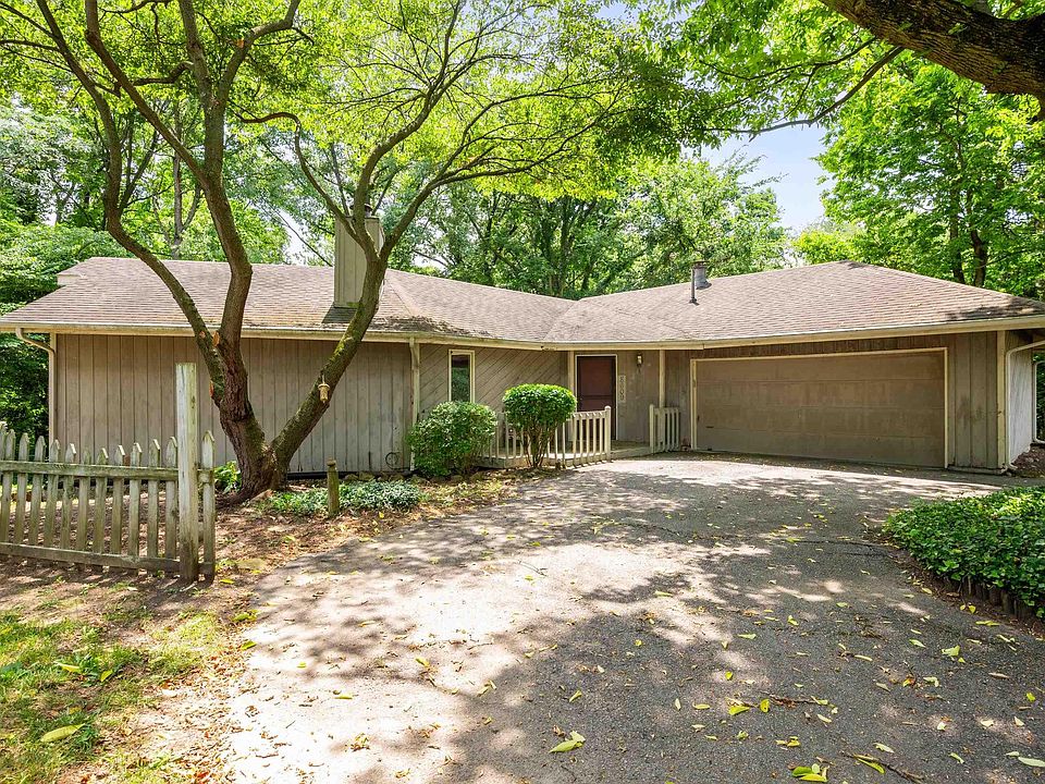 1st image of 8609 W Lincolnshire Dr