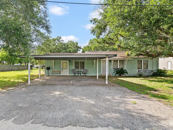 506 Pear St, Edna, TX 77957