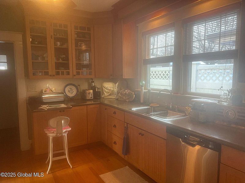 5th image of 302 6th Avenue