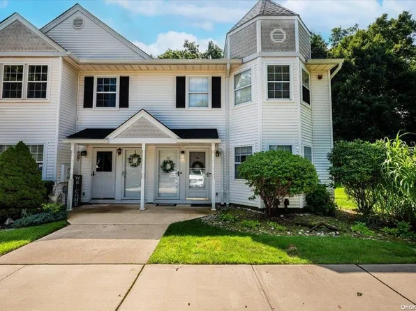 40 Country View Lane #40, Middle Island, NY 11953
