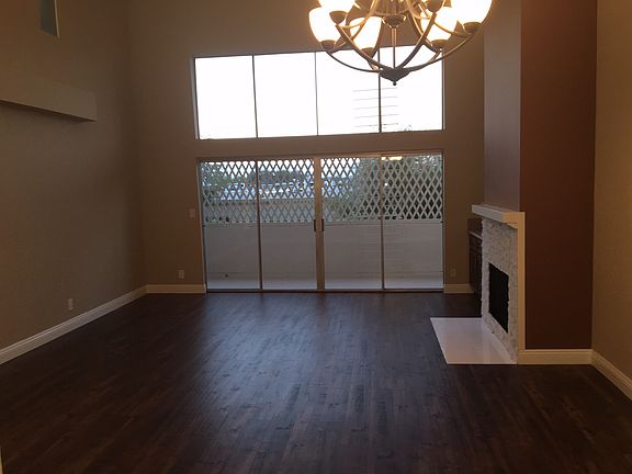 2nd image of 5440 Lindley Ave Unit 308
