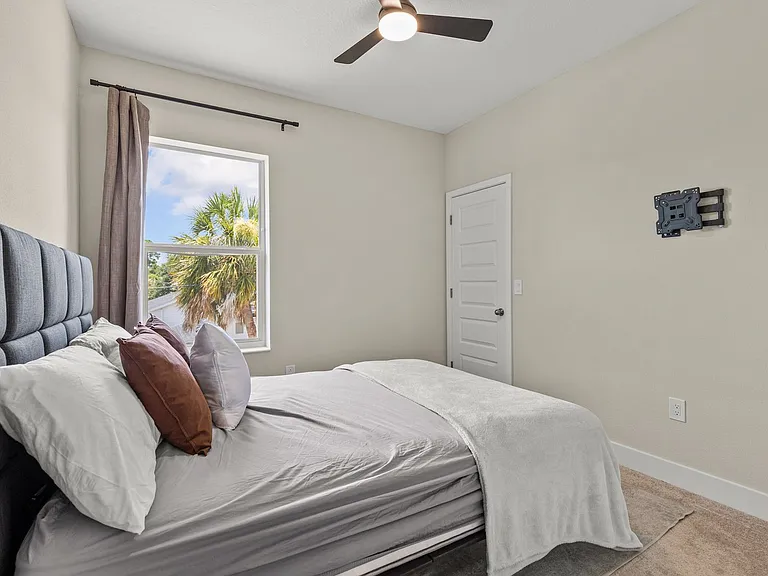 2110 W Palmetto St — Photo 31