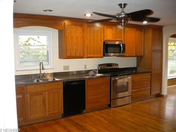 4th image of 1400 E Melrose Dr
