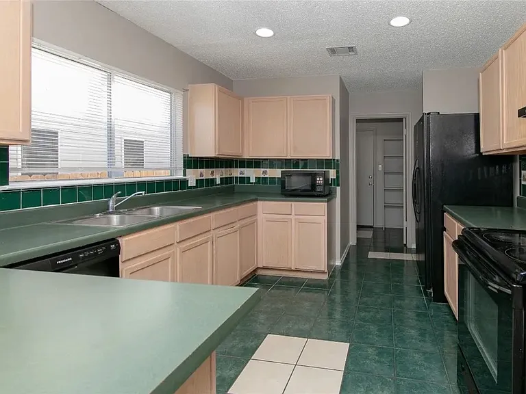 12931 Heyerdahl Dr — Photo 17