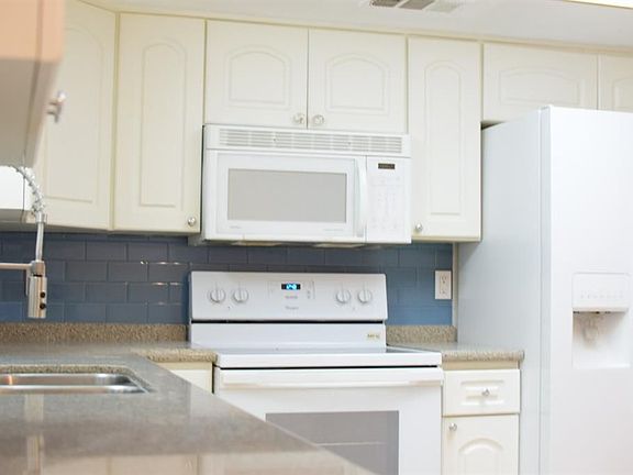 3rd image of 5005 Georgi Ln APT 215