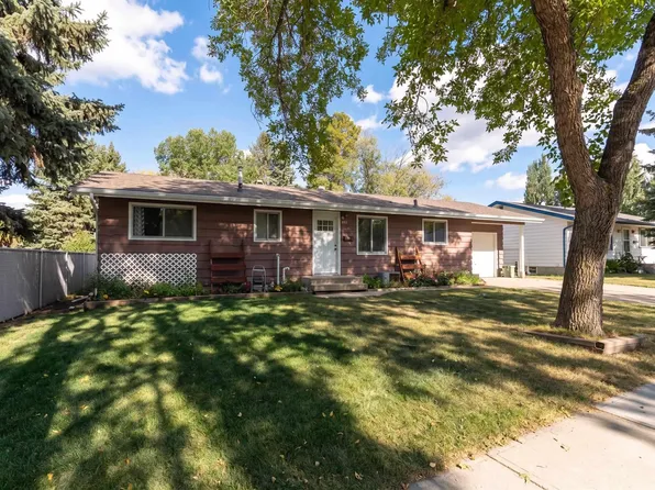 993 Cedar St, Strathcona County, AB T8A 2E8