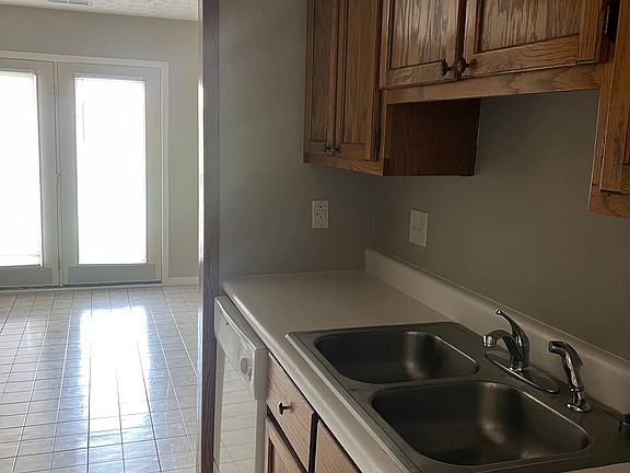 2nd image of 405 E Pershing Ave #B