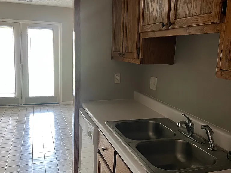 405 E Pershing Ave #B — Photo 2