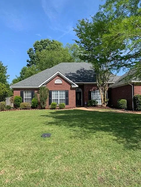 106 Hampshire Dr