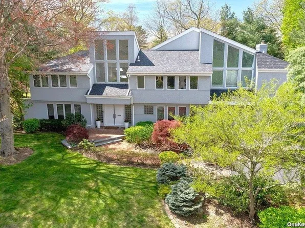 19 Peacock Drive, East Hills, NY 11576