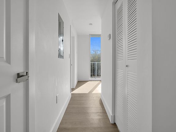5th image of 1620 NW 18th St #1