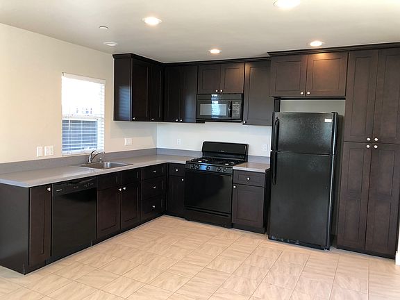 3rd image of 4996 Eucalyptus Ln