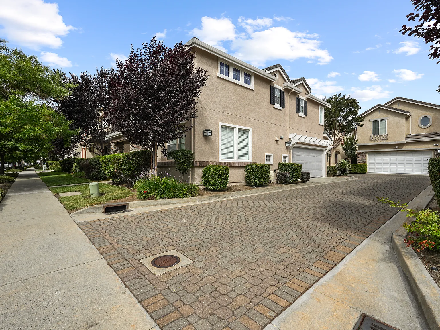 3 bed, 2.5 bath, 1657 sqft, $4,550 — Photo 2