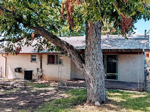 2nd image of 1118 Colony North Dr