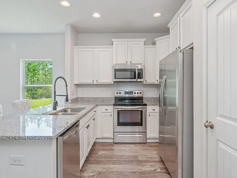 146 Crossing Lane F Santa — Photo 10