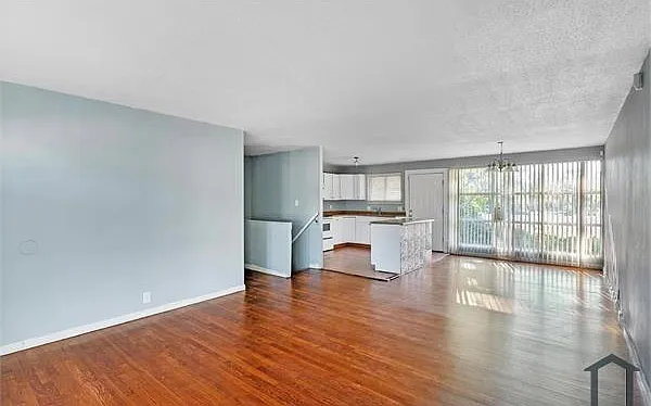 3 bed, 1073 sqft, $1,500 — Photo 3