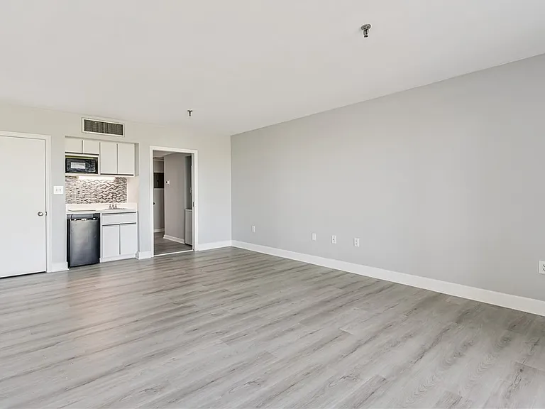 1 Marina Dr — Photo 4