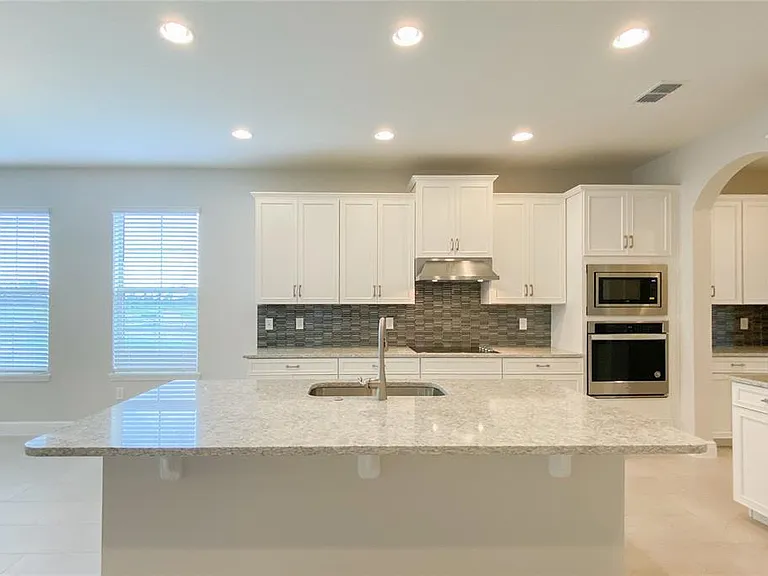 9648 Lost Creek Dr — Photo 3