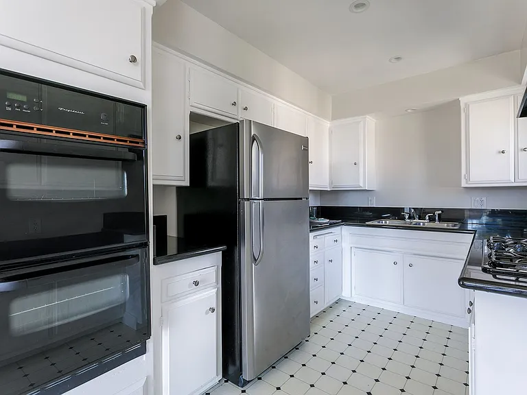 488 E Washington Blvd — Photo 10