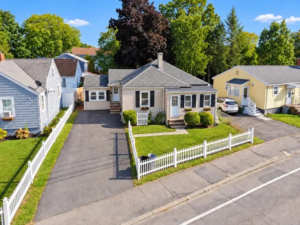 136 W Squantum St, Quincy, MA 02171