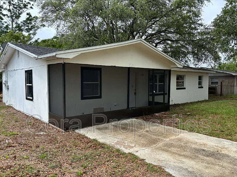 4 bed, 2.0 bath, 1325 sqft, $1,800 — Photo 1