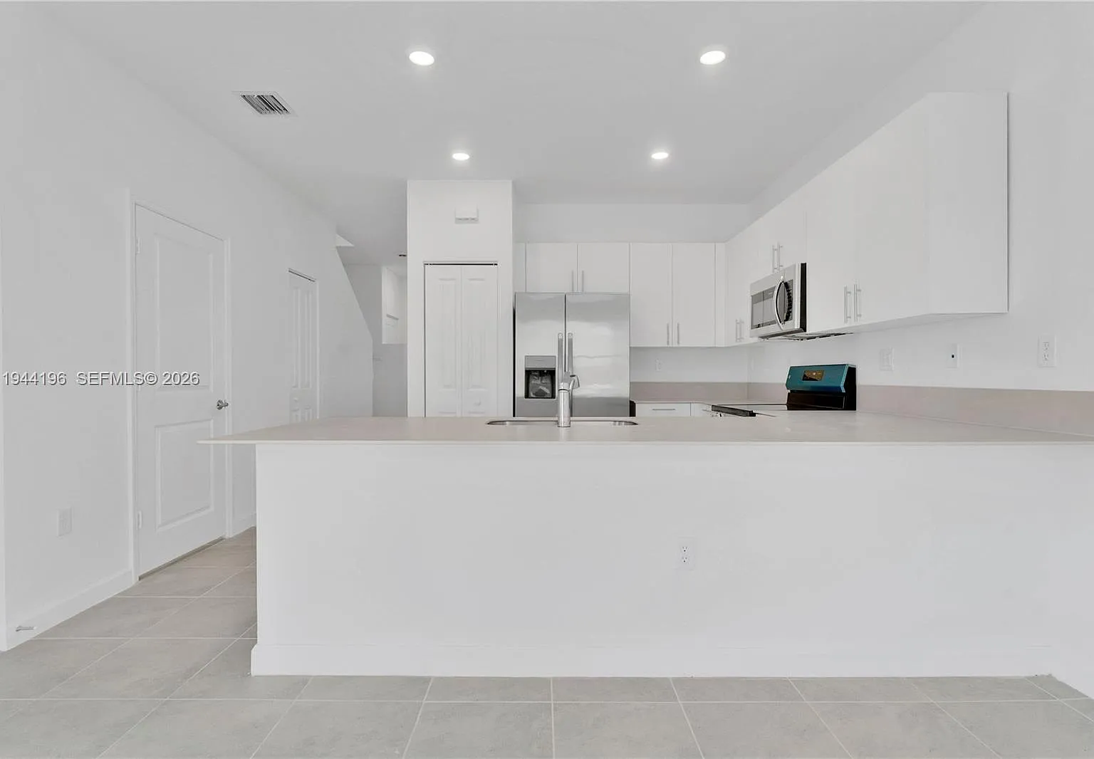 3 bed, 2.5 bath, 1414 sqft, $2,600 — Photo 3