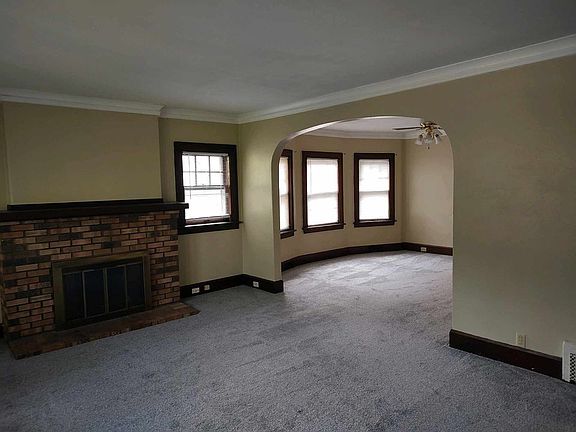 5th image of 209 Washington St #2