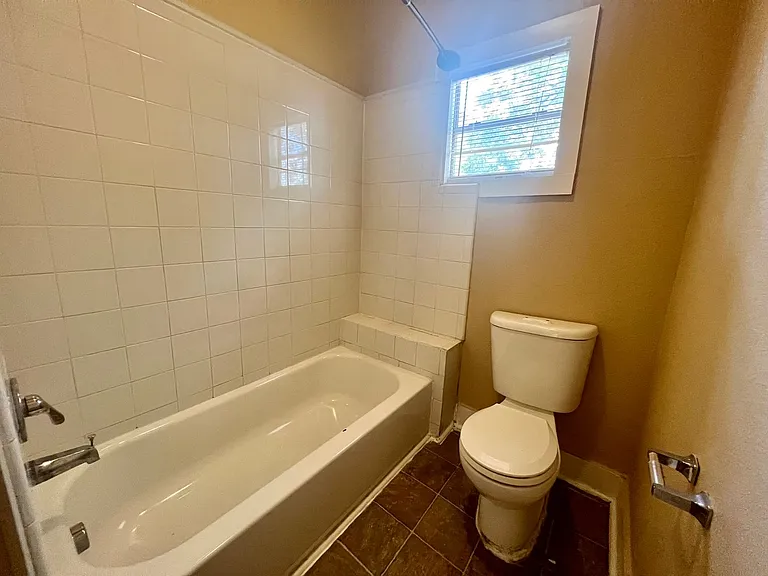 1506 Schley Ave — Photo 16