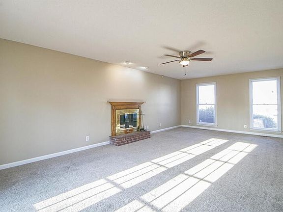 4th image of 3417 E Henderson Way