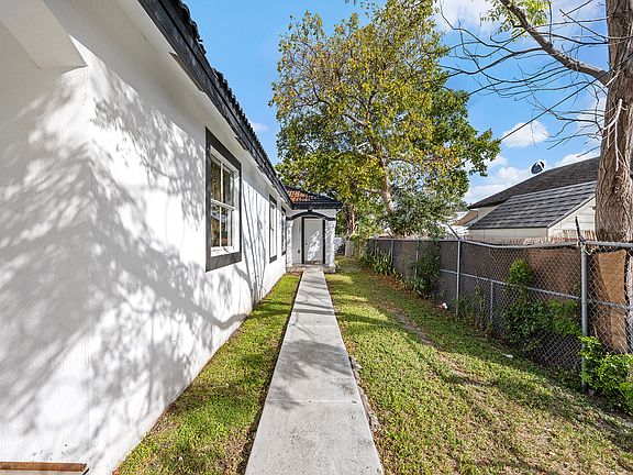 3rd image of 1247 NW 28th St #2