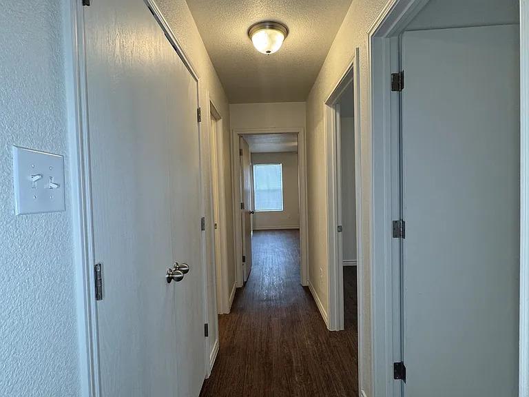 1521 Justin Loop — Photo 7