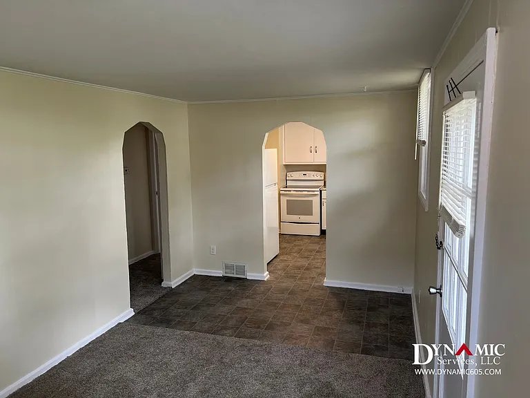 2425 S Norton Ave — Photo 3