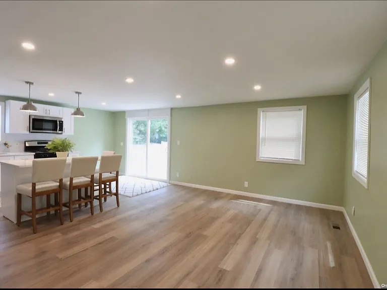 89 Lynbrook Dr — Photo 8