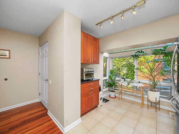 5th image of 641 W Willow St APT 124