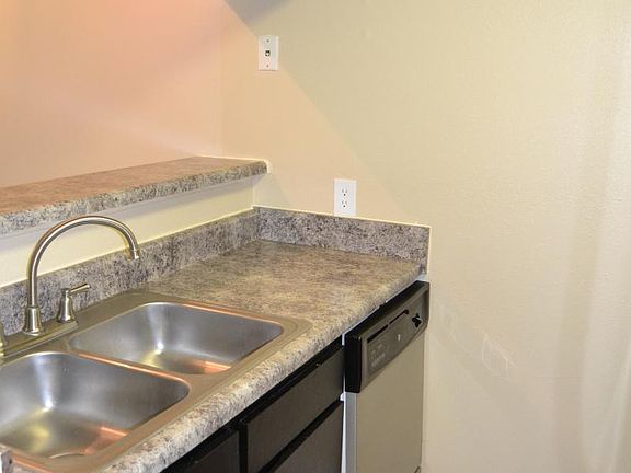 4th image of 704 Club Pkwy
