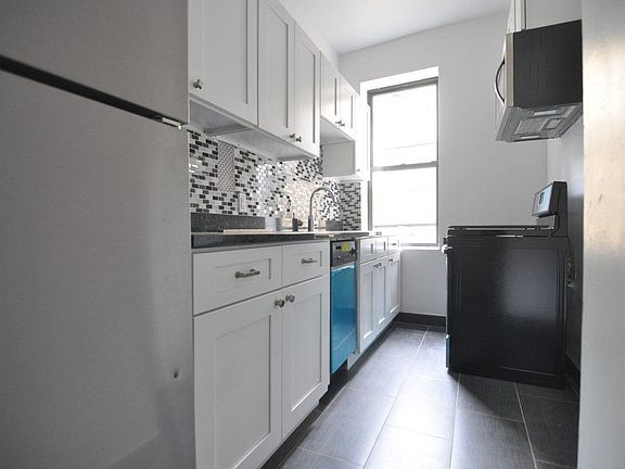4th image of 555 Ocean Ave APT 5B