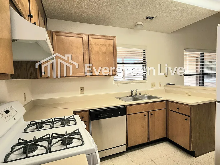 2303 Sandia Ct — Photo 11